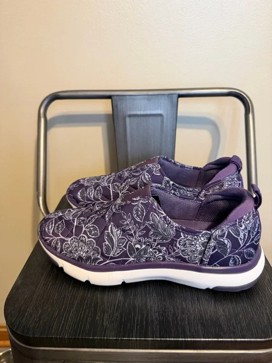Vera Bradley VB Cloud 2-Mile Slip On Sneakers Flirty Floral Purple Comfort Sz 8 - Picture 5 of 9